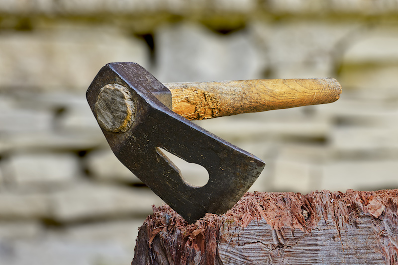 the-difference-between-hand-hewn-beams-and-rough-sawn-beams